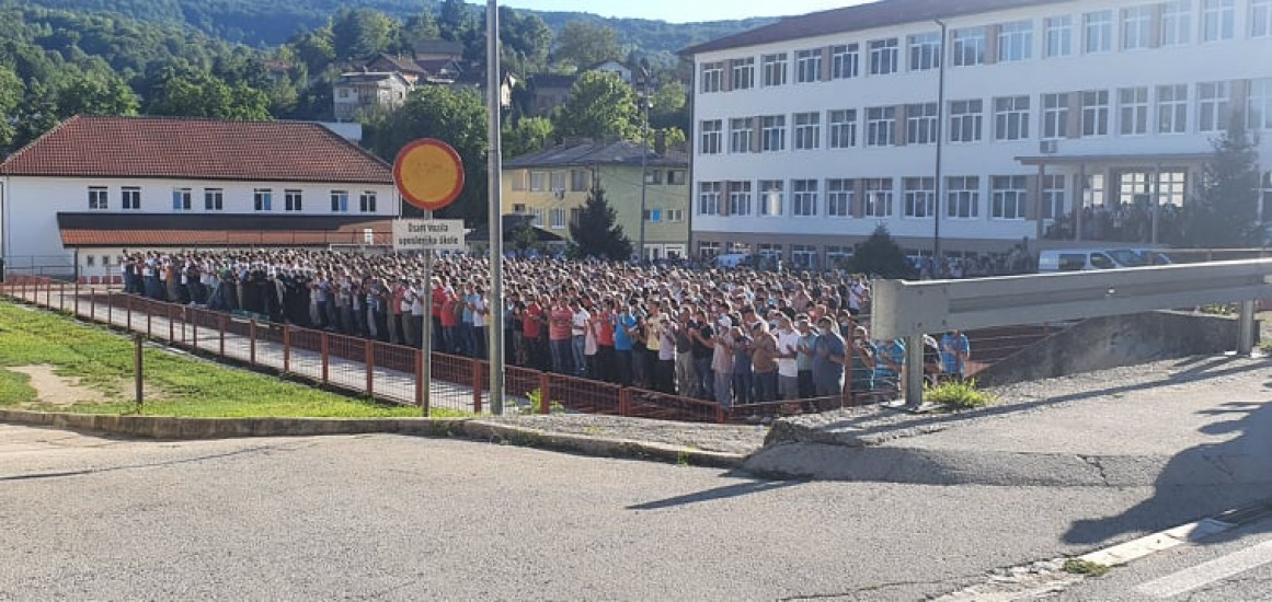 Tuga Se Nadvila Nad Gradom Klju Veliki Broj Ljudi Oprostilo Se Od