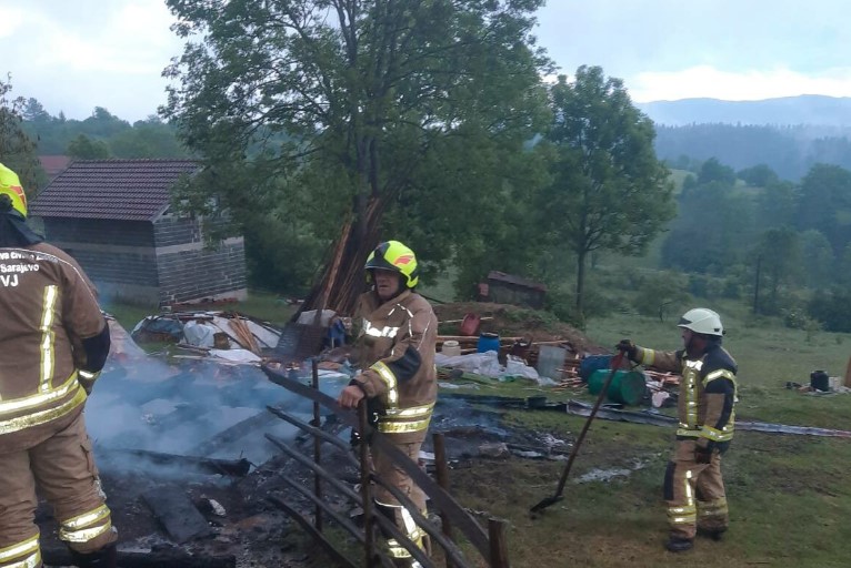 Grom Zapalio Talu Akifa Dervi Evi A U Ilija U Pressmedia